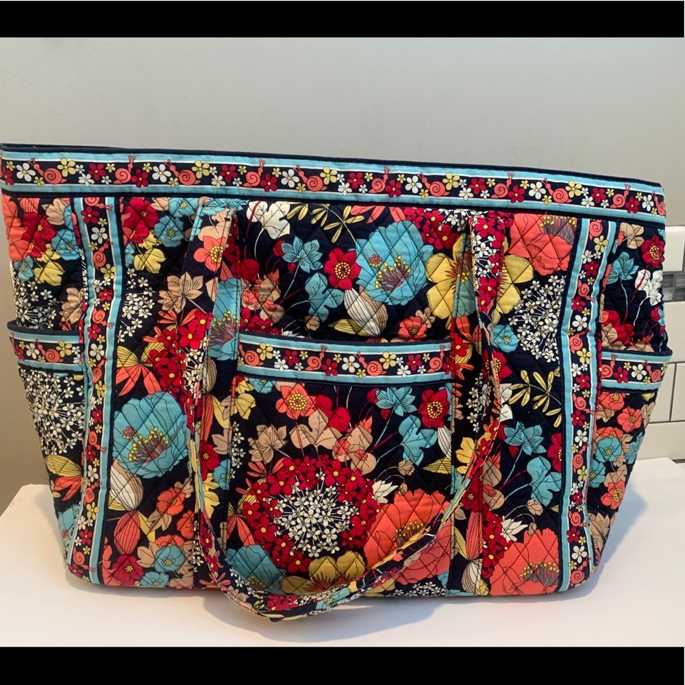 Vera Bradley Get Carried Away Tote in Happy Snails